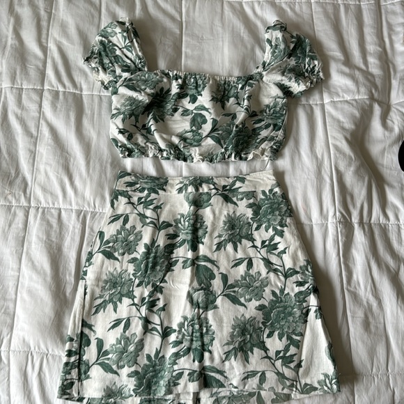 Abercrombie and Fitch Green Floral Skirt Set - Picture 13 of 13